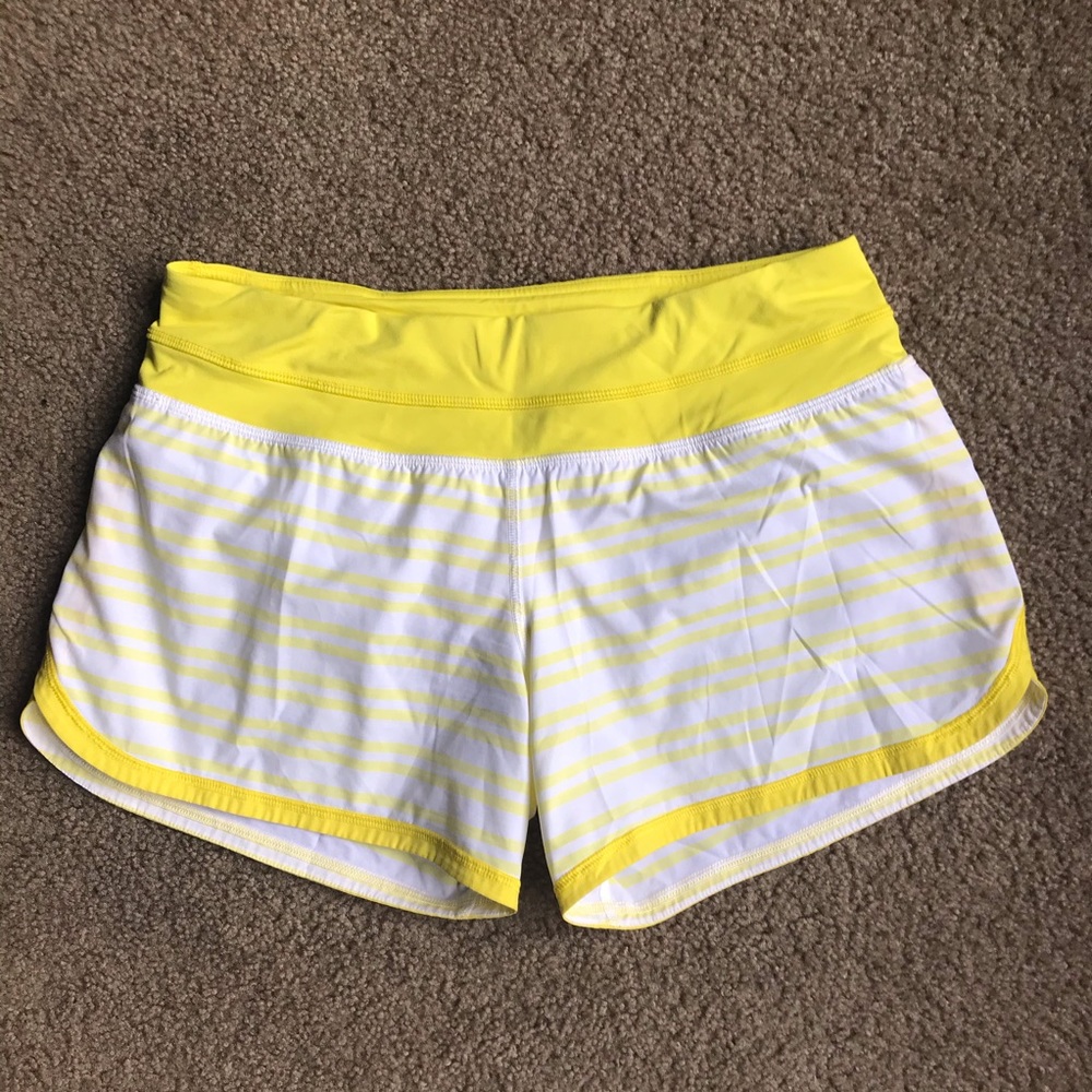 Lululemon Groovy Run Short Sz 6 - Picture 4 of 8